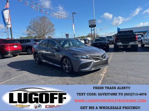 Used 2023 Toyota Camry SE image 1