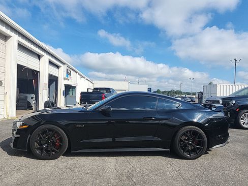 Used 2022 Ford Mustang GT Premium w/ Equipment Group 401A RWD image 2