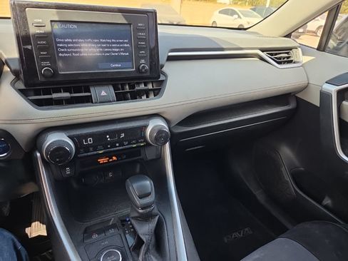 Used 2019 Toyota RAV4 XLE w/ Carpet Mat Package AWD/4WD image 14