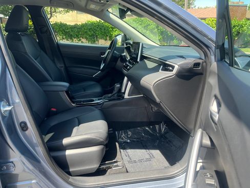 Used 2025 Toyota Corolla Cross XLE FWD image 29