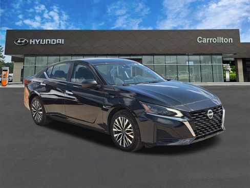 Used 2025 Nissan Altima 2.5 SV FWD image 3