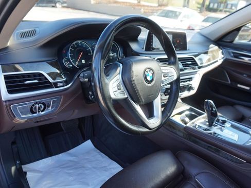 Used 2017 BMW 740i image 18