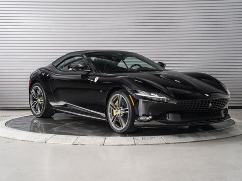Used 2025 Ferrari Roma Spider RWD image 9