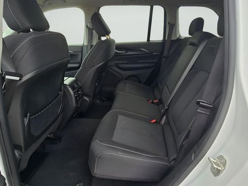 Used 2024 Jeep Grand Cherokee Laredo image 29