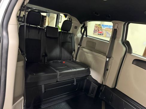 Used 2019 Dodge Grand Caravan SXT image 34