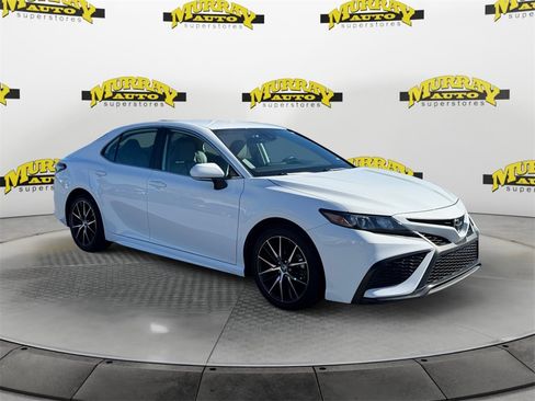 Used 2024 Toyota Camry SE image 7