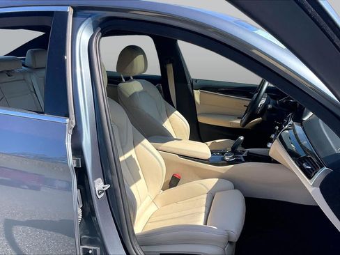 Used 2019 BMW 530i xDrive w/ Premium Package AWD/4WD image 8