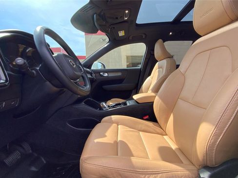 Used 2020 Volvo XC40 T5 Inscription image 10