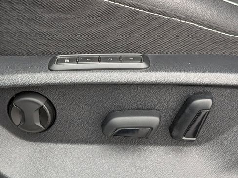 Used 2022 Volkswagen Tiguan SEL R-Line image 16