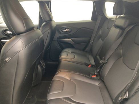 Used 2022 Jeep Cherokee Latitude Lux w/ Mopar Interior Package AWD/4WD image 18