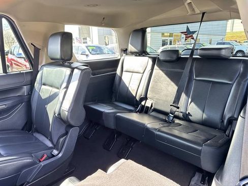 Used 2024 Ford Expedition XLT image 19