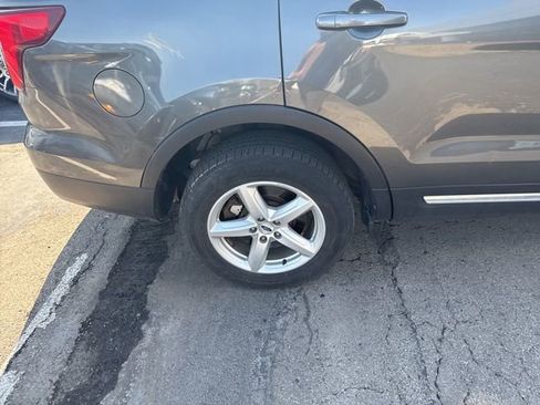 Used 2017 Ford Explorer XLT w/ Equipment Group 202A image 11