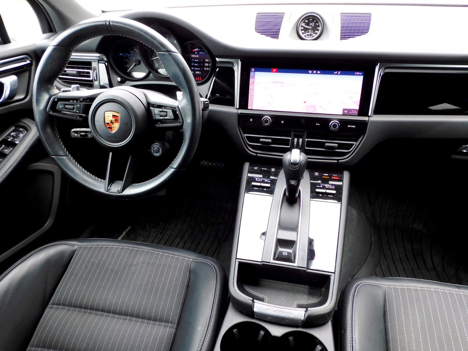 Used 2023 Porsche Macan Turbo AWD/4WD image 10