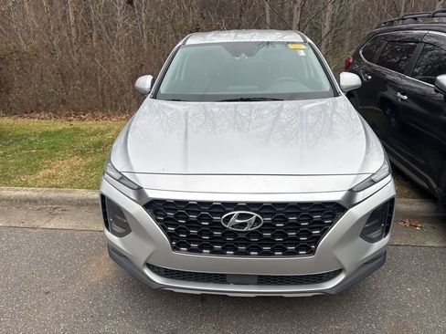 Used 2019 Hyundai Santa Fe SEL image 2