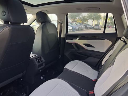 New 2026 Volkswagen Tiguan SE FWD image 5