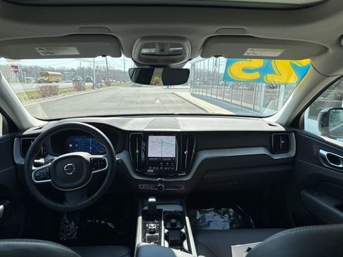 Certified 2025 Volvo XC60 B5 Plus AWD/4WD image 17