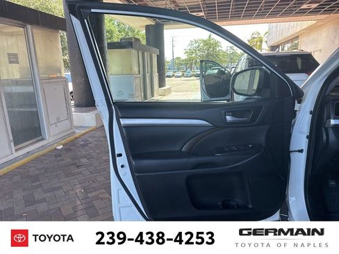 Used 2019 Toyota Highlander XLE FWD image 20