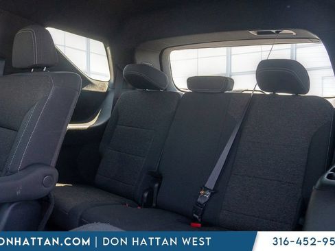 Used 2025 Chevrolet Traverse LT FWD image 20
