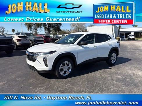 Used 2026 Chevrolet Trax LS image 2