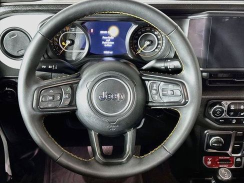 Certified 2025 Jeep Gladiator Sport AWD/4WD image 14