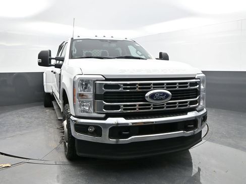 Used 2023 Ford F350 XLT image 4