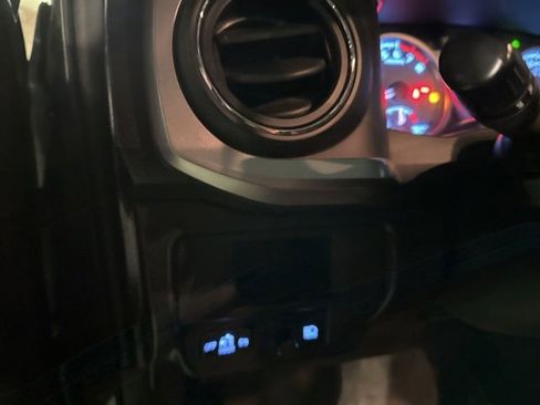 Used 2019 Toyota Tacoma SR5 image 28