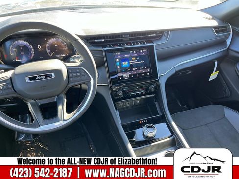 New 2025 Jeep Grand Cherokee Altitude image 13