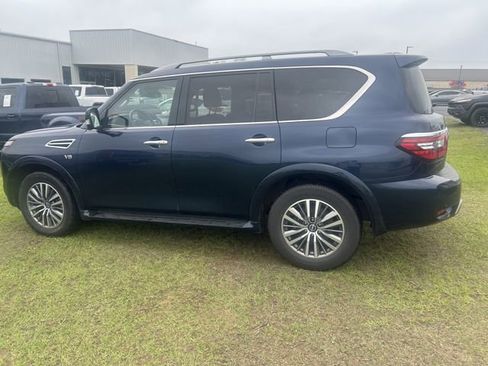 Used 2022 Nissan Armada SL w/ Captain's Chairs Package AWD/4WD image 3