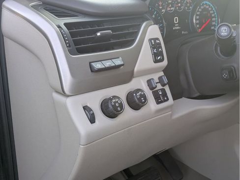 Used 2020 GMC Yukon Denali w/ Denali Premium Package image 10