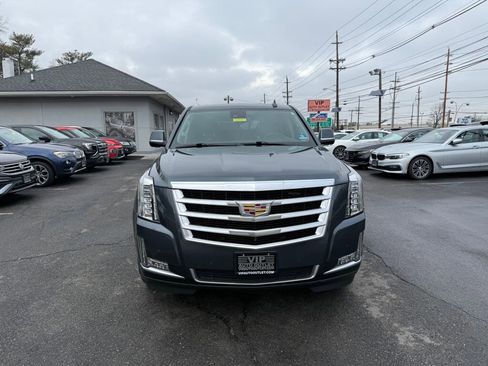 Used 2020 Cadillac Escalade Luxury image 2