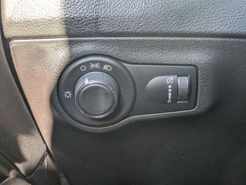 Used 2020 Jeep Compass Sport image 18