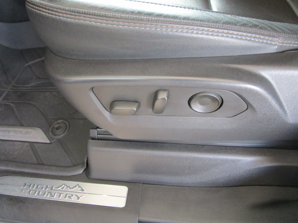 Used 2023 Chevrolet Silverado 1500 High Country w/ High Country Premium Package AWD/4WD image 33