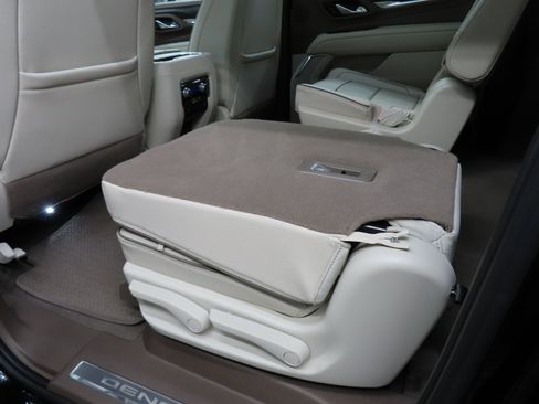 Used 2024 GMC Yukon XL Denali image 65