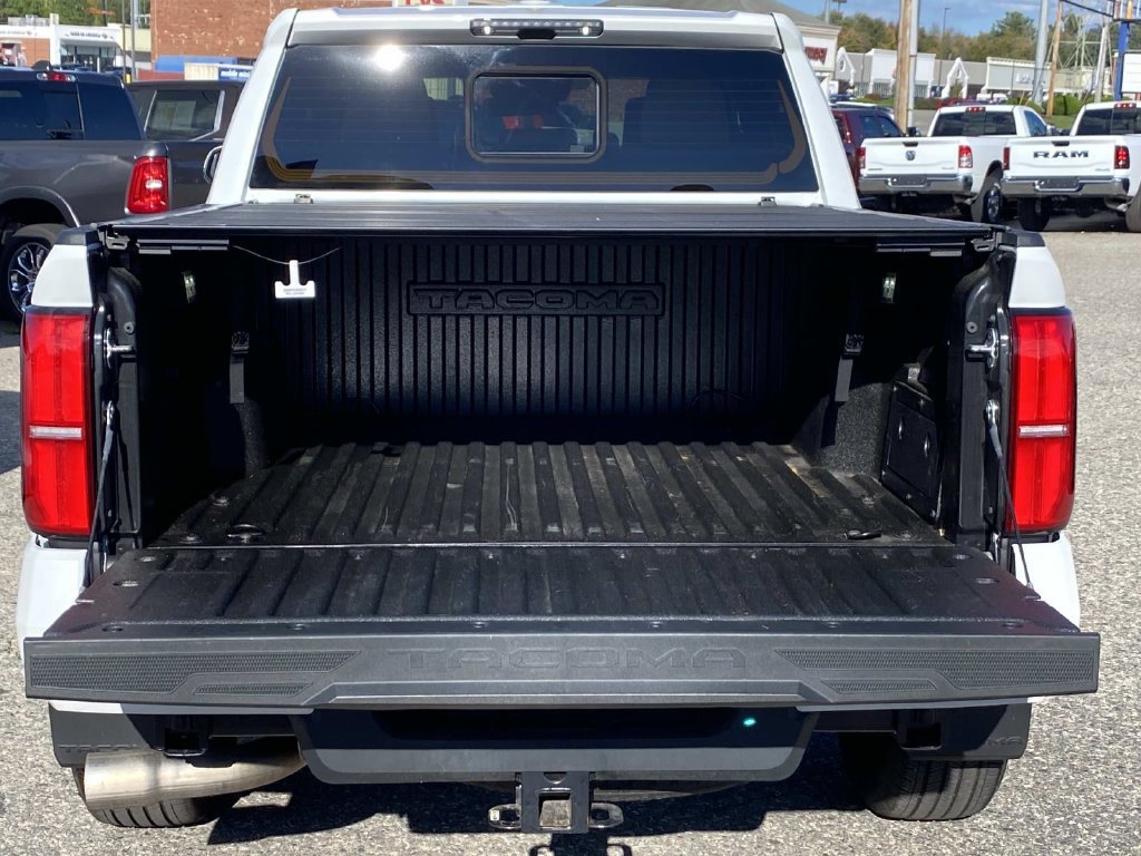 Used 2025 Toyota Tacoma TRD Sport w/ TRD Sport Upgrade Package AWD/4WD image 5