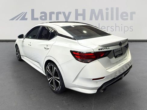 Certified 2021 Nissan Sentra SR FWD image 3