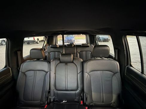 Used 2025 Jeep Wagoneer L Series II w/ 8-pass Seating Package AWD/4WD image 9