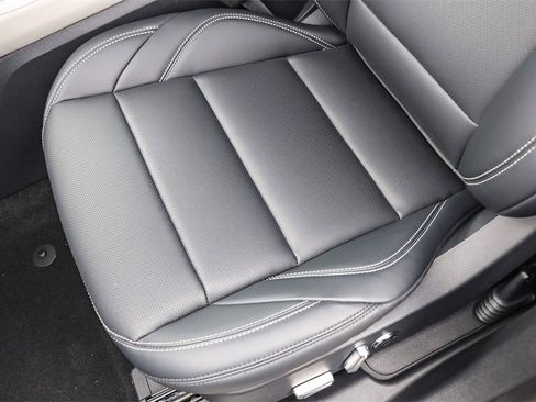 Used 2025 Lincoln Nautilus Premier image 23