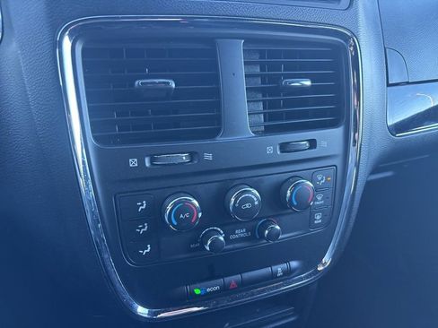 Used 2016 Dodge Grand Caravan SE image 8