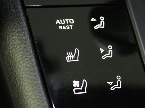 New 2026 Porsche Macan image 30