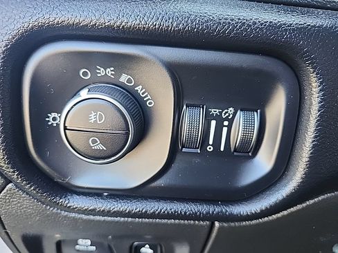 Certified 2019 RAM 1500 Big Horn AWD/4WD image 17