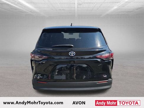 Used 2025 Toyota Sienna LE FWD image 6