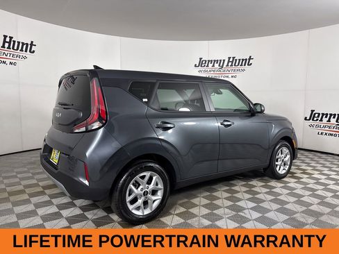 Used 2025 Kia Soul LX w/ LX Technology Package FWD image 5