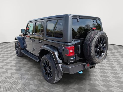 Used 2023 Jeep Wrangler Unlimited Sahara w/ Cold Weather Group AWD/4WD image 7