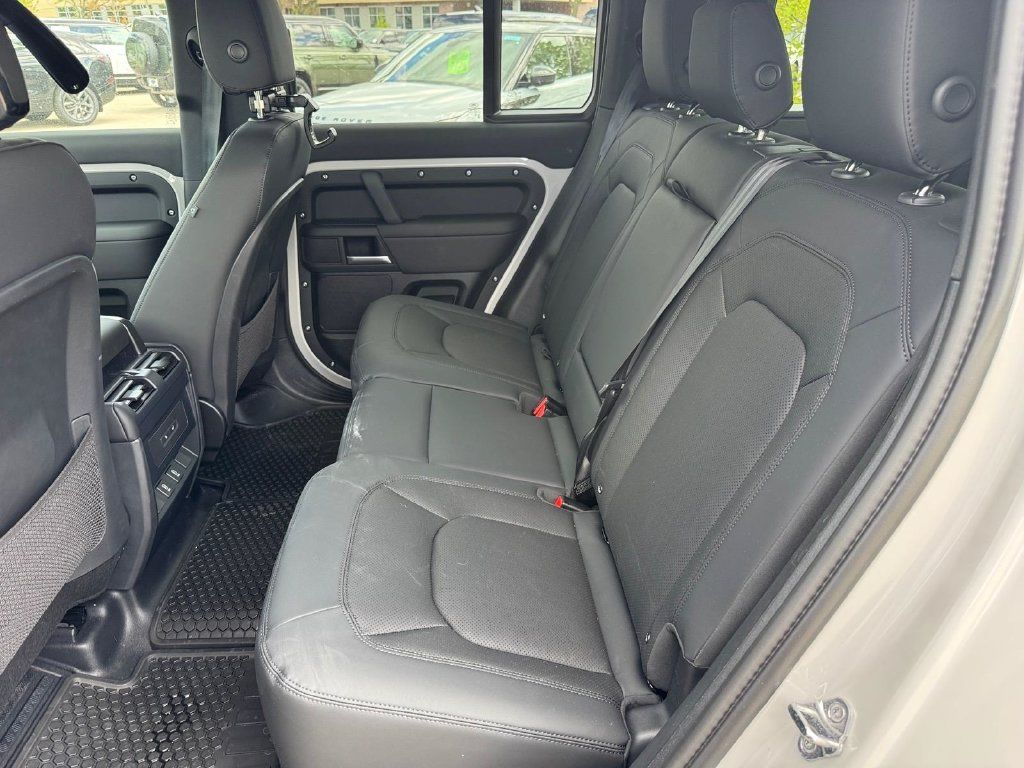 Used 2026 Land Rover Defender 110 X-Dynamic SE AWD/4WD image 8