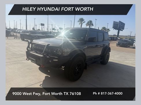 Used 2023 Ford Bronco Big Bend w/ Sasquatch Package AWD/4WD image 1