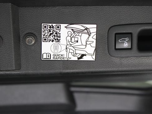 Used 2023 Toyota Sienna XSE FWD image 36