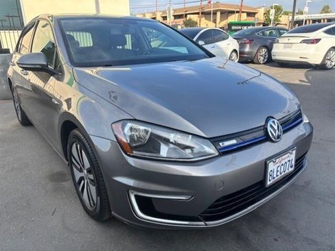 Used 2016 Volkswagen e-Golf SE w/ DC Fast Charging Package image 7