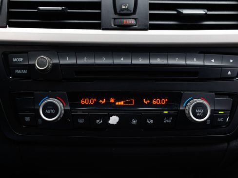 Used 2014 BMW 320i Sedan image 32