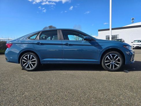 New 2026 Volkswagen Jetta SE FWD image 2