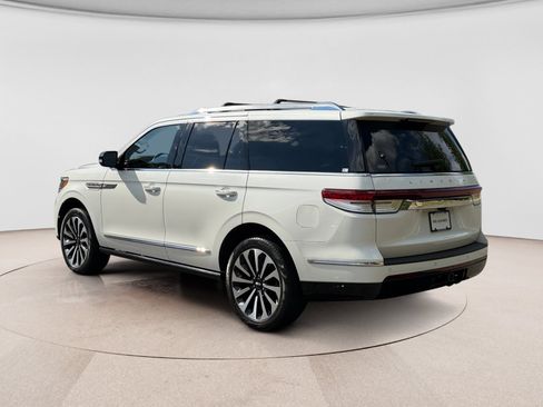 Used 2023 Lincoln Navigator Reserve AWD/4WD image 3